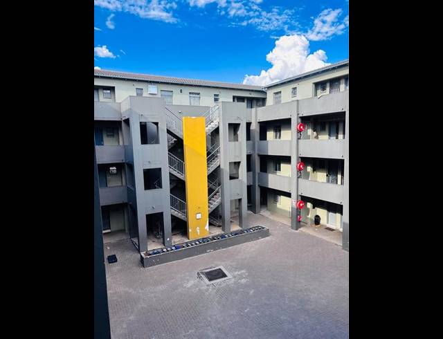 2 BEDROOM PROPERTY TO RENT IN FLEURHOF